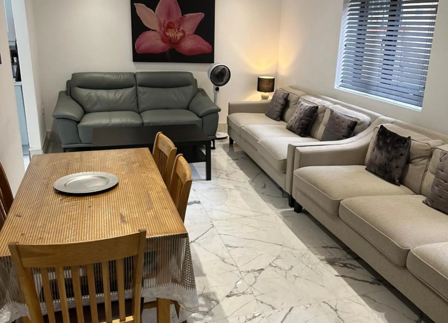 Modern House Apartment Stratford E15 London - Sleeps 2 - 9, Fast Links To Central London, Near O2, Greenwich & Olympic Park, Child-Friendly Garden, Free Parking, Free Wifi 0*,